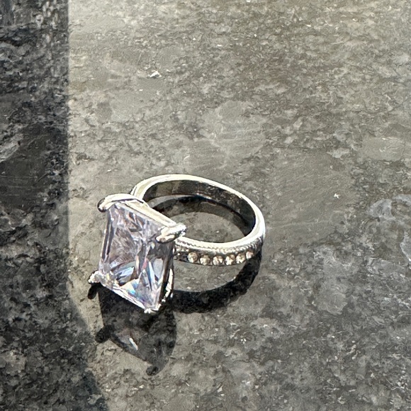 Elegant silver plated princess cut ring, synthetic zirconia, size 6 - Picture 5 of 5